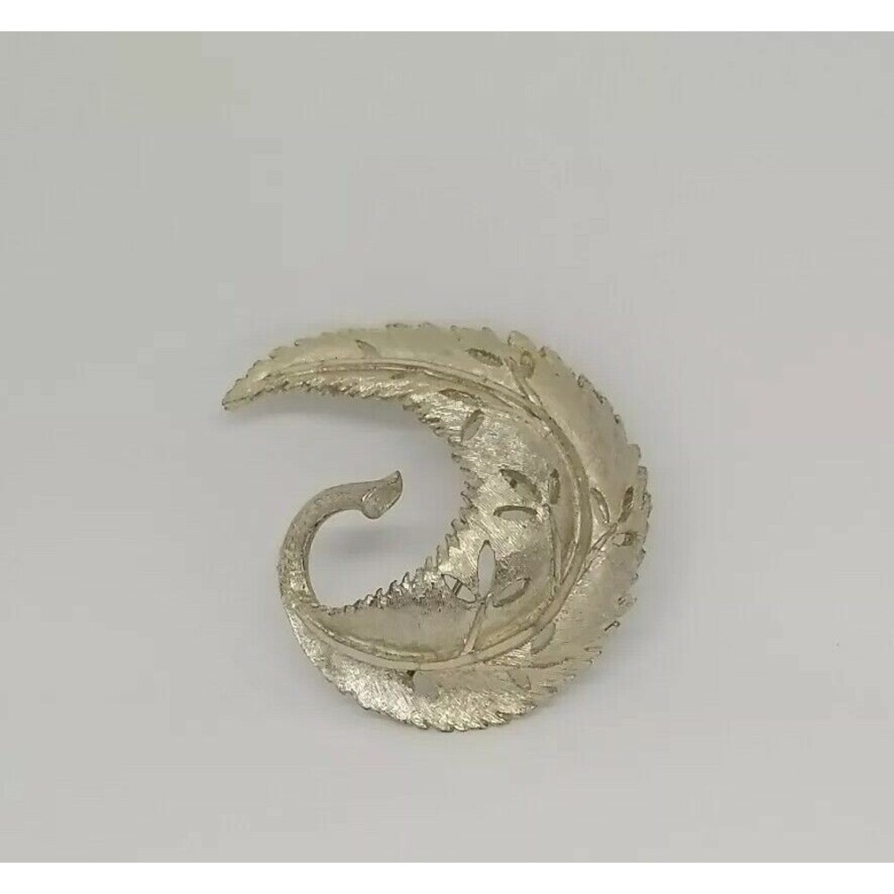 B.S.K. Brooch Silver Tone Openwork Leaves Lapel Pin Signed Leaf Nature Vintage - Picture 8 of 8